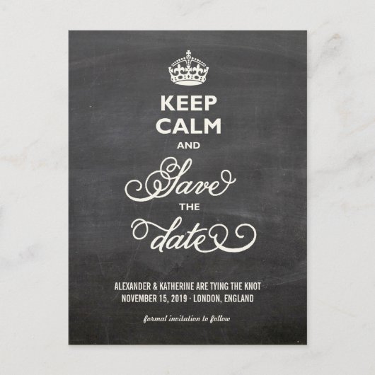 Ruhe und Save the Date Retro Chalkboard Funny beha Ankündigungspostkarte (Vorderseite)