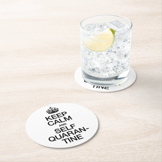 Ruhe und Selbstisolierung behalten Runder Pappuntersetzer (Vor Ort)