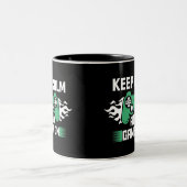 Ruhe und Spiel behalten Zweifarbige Tasse (Mittel)