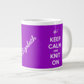 Ruhe und Strick auf Fuschia Behalten, personalisie Jumbo-Tasse (Vorderseite Rechts)