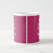 Ruhe und Teach On behalten, rosa Kariert Jumbo-Tasse (Vorderseite)