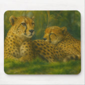 Ruhen des Cheetah Duo in der Waldlandschaft Mousepad (Vorne)