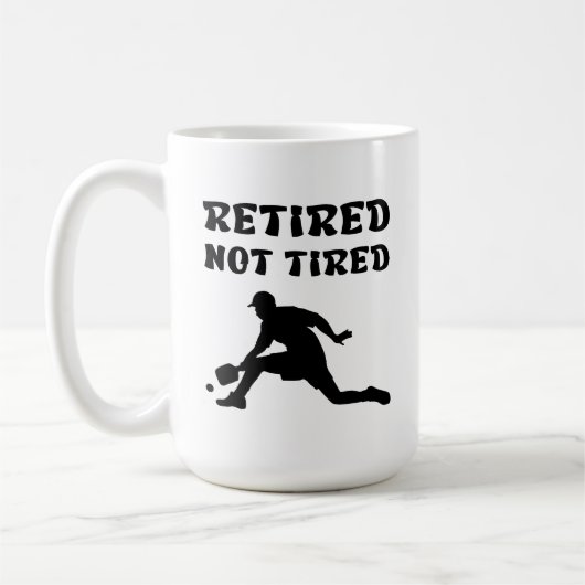 Ruhende, aber nicht müde Rente Picklebball-Sport Kaffeetasse (Links)