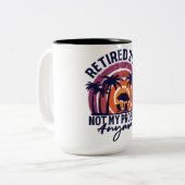 Ruhestand 2024 Nicht mein Problem mehr Ruhestand Zweifarbige Tasse (Vorderseite Links)