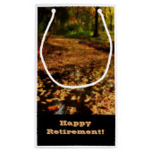 Ruhestand, Geschenktasche, Weg im Holz Kleine Geschenktüte (Rückseite)