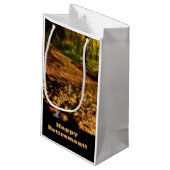 Ruhestand, Geschenktasche, Weg im Holz Kleine Geschenktüte (Rückseite Schrägansicht)