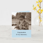 Ruhestand ist für die Vogelspaßglückwünsche Karte (Gelbe Blume)