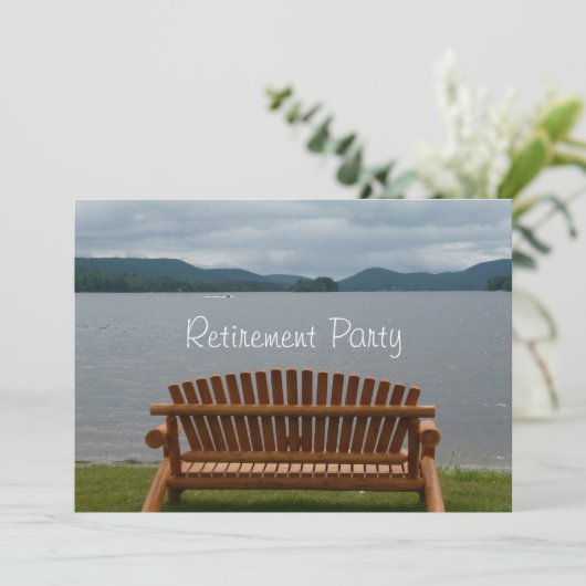 Ruhestand Party-Lakeview mit hölzerner Bank Einladung (Stehend Vorderseite)