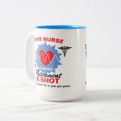 Ruheständlerin gibt Ruhestand einen Shot Funny Pun Zweifarbige Tasse (Vorderseite Links)