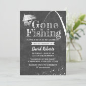 Ruheständlicher Gone Fischen Rustikale Chalkboard  Einladung (Stehend Vorderseite)