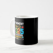 Ruhestandsklasse der Funny Teacher im Jahr 2025 Co Kaffeetasse (Vorderseite Links)