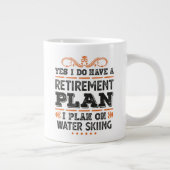 Ruhestandsplan Wasserski Geschenk Funny Jumbo-Tasse (Rechts)