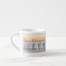 Ruhestandsschale mit Küstenstrandhütten am Espressotasse