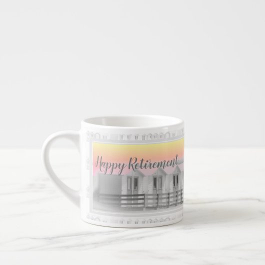 Ruhestandsschale mit Küstenstrandhütten am Espressotasse (Links)