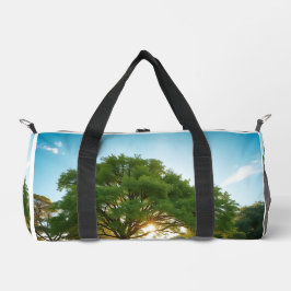 Ruhezeit mit einem großen Baum  Duffle Bag