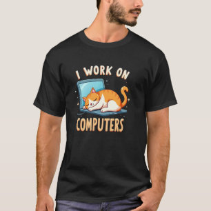Ruhig arbeite ich an Computern Katze T-Shirt