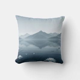 Ruhige Bergseen mit Wasserläufen Kissen