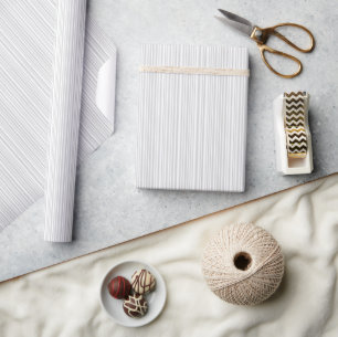 Ruhige graue minimalistische vertikale Streifen Geschenkpapier
