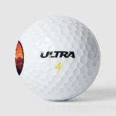 Ruhige Grüntöne: AI-Enhanced Golf Ball (Logo)