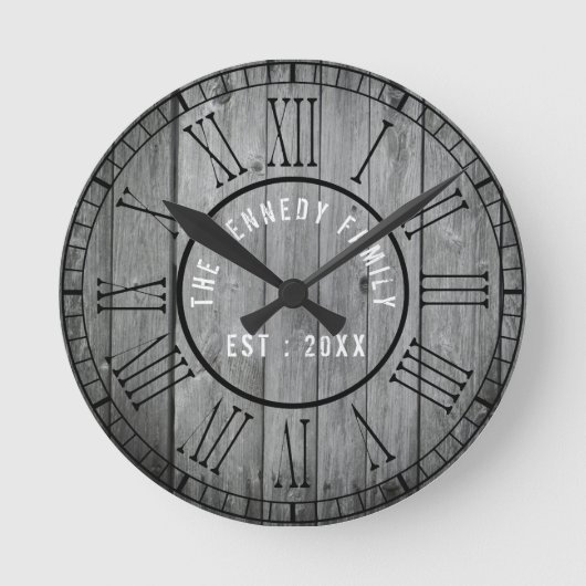 Ruhige Holzbauernhaus Schwarze römische Zahlen Runde Wanduhr (Vorderseite)