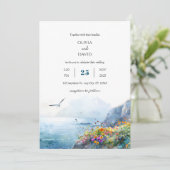 Ruhige Kliffside Ocean View Bloom Art Beach Hochze Einladung (Stehend Vorderseite)
