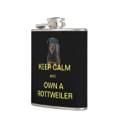 Ruhige Lage behalten und einen Rottweiler-Kolben b Flachmann (Links)