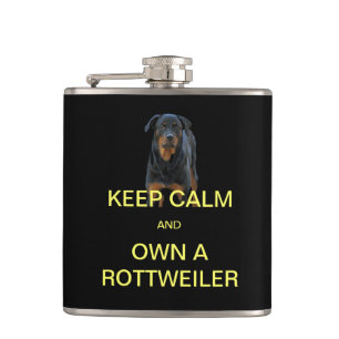 Ruhige Lage behalten und einen Rottweiler-Kolben b Flachmann