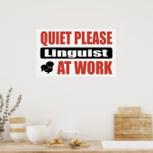 Ruhige Linguistin am Arbeitsplatz Poster (Küche)