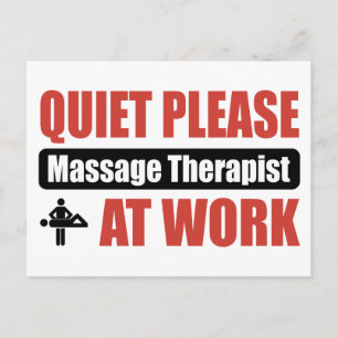 Ruhige Massagetherapeutin am Arbeitsplatz Postkarte