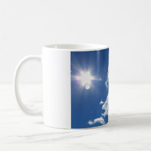 Ruhige Puffwolken Sunburst Tasse