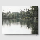 Ruhige, rustikale Seenplatte reflektiert Erinnerun Gästebuch (Rückseite)