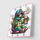 Ruhige Schildkröte mit einem Party im Hinterhof Quadratische Wanduhr (Winkel)