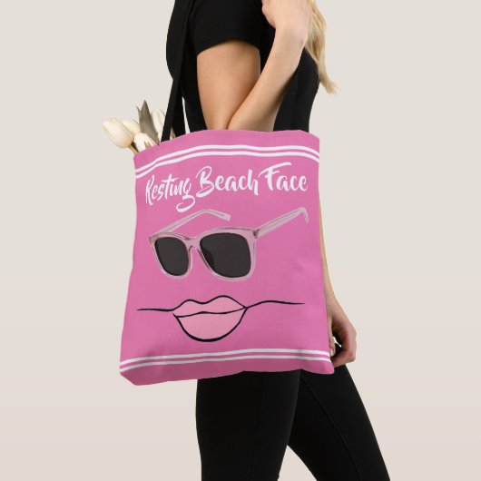 Ruhige Strandlage in rosa Tasche (Von Nahem)