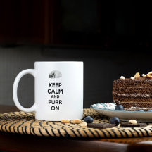 Ruhige und saubere Katze auf der Skizze behalten