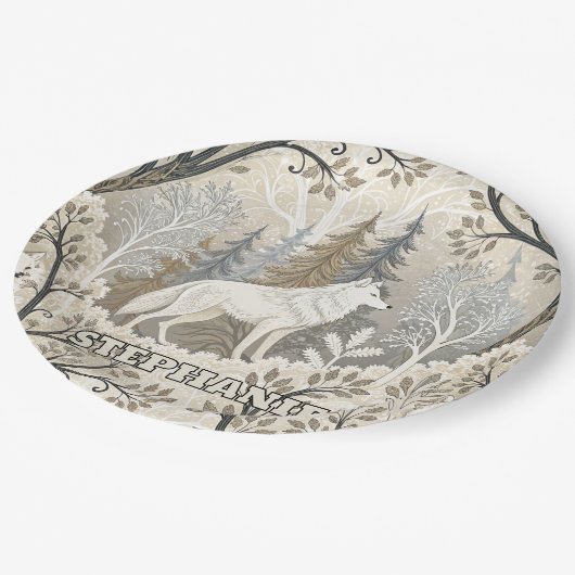 Ruhige Winterwaldlandschaft mit weißen Wölfen Pappteller (Schrägansicht)