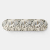 Ruhige Winterwaldlandschaft mit weißen Wölfen Skateboard (Horizontal)