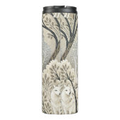 Ruhige Winterwaldlandschaft mit weißen Wölfen Thermosbecher (Rückseite)