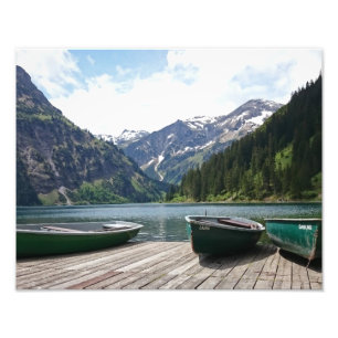 Ruhiger Alpensee und Boote Fotografie