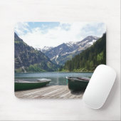 Ruhiger Alpensee und Boote Fotografie Mousepad (Mit Mouse)