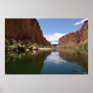 Ruhiger Colorado River nähert sich den Navajo-Brüc Poster