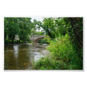 Ruhiger Fluss Elwy & Brücke St. Asaph Fotodruck