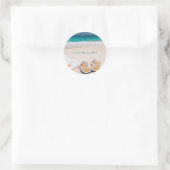 Ruhiger Ocean Beach: Sommer Sunhat und Sandalen Runder Aufkleber (Tasche)