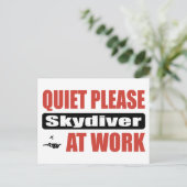 Ruhiger Skydiver am Arbeitsplatz Postkarte (Stehend Vorderseite)