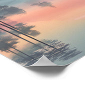 Ruhiger Sonnenuntergang über schlammigen Bergen Poster (Ecke)