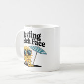 Ruhiger Strandblick Grumpy Sun Vacation Kaffeetasse (Vorderseite Links)