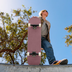 Ruhiger und einfacher visueller lila texturierter skateboard