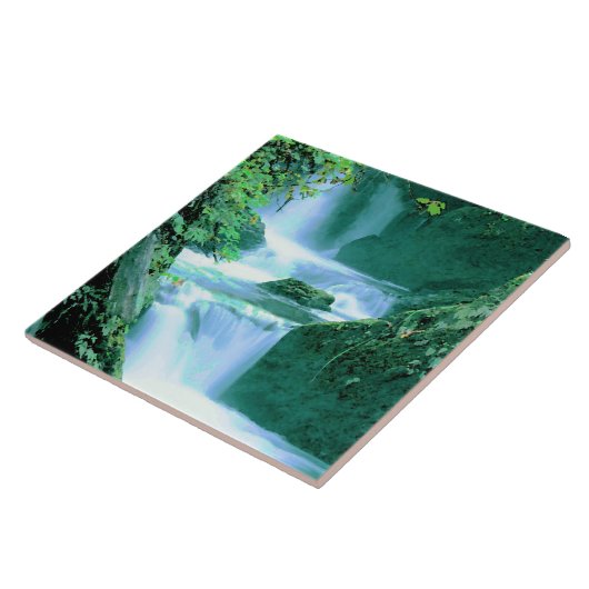 Ruhiger Wasserfall im Blau und im Grün Fliese (Seite)