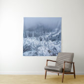 Ruhiger Wintertag auf der Bergspitze Wandteppich (Beispiel)