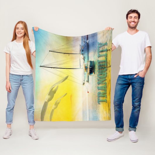 Ruhiges Segelboot am Strand Sonnenuntergang Landsc Fleecedecke (Beispiel)