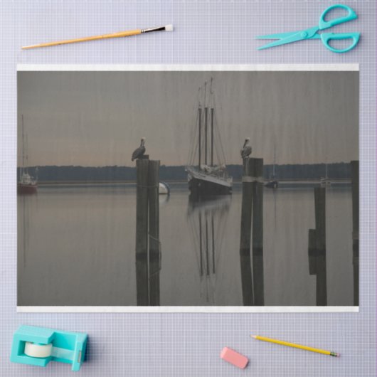 Ruhiges Wasserschiff auf der Wasserseite Seidenpapier (Basteln)